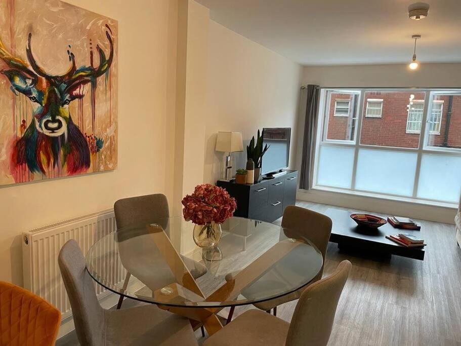 Stunning And Spacious 2Bed Flat In Central Woking Exterior foto