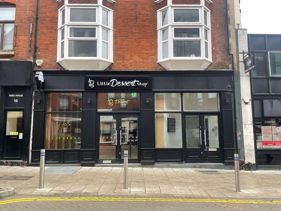 Stunning And Spacious 2Bed Flat In Central Woking Exterior foto