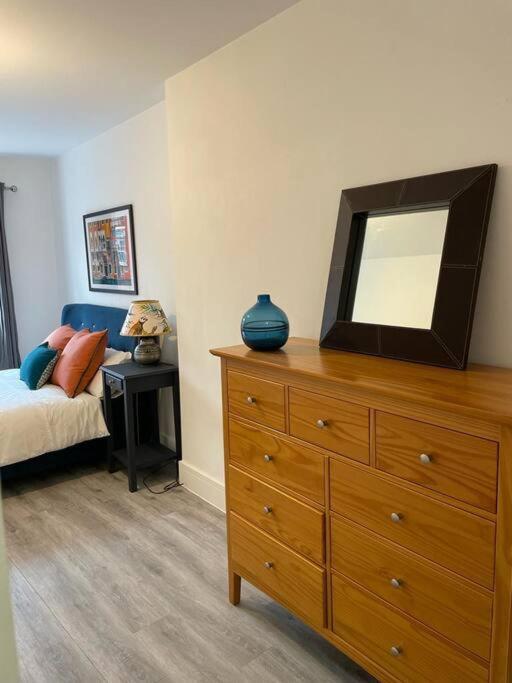 Stunning And Spacious 2Bed Flat In Central Woking Exterior foto